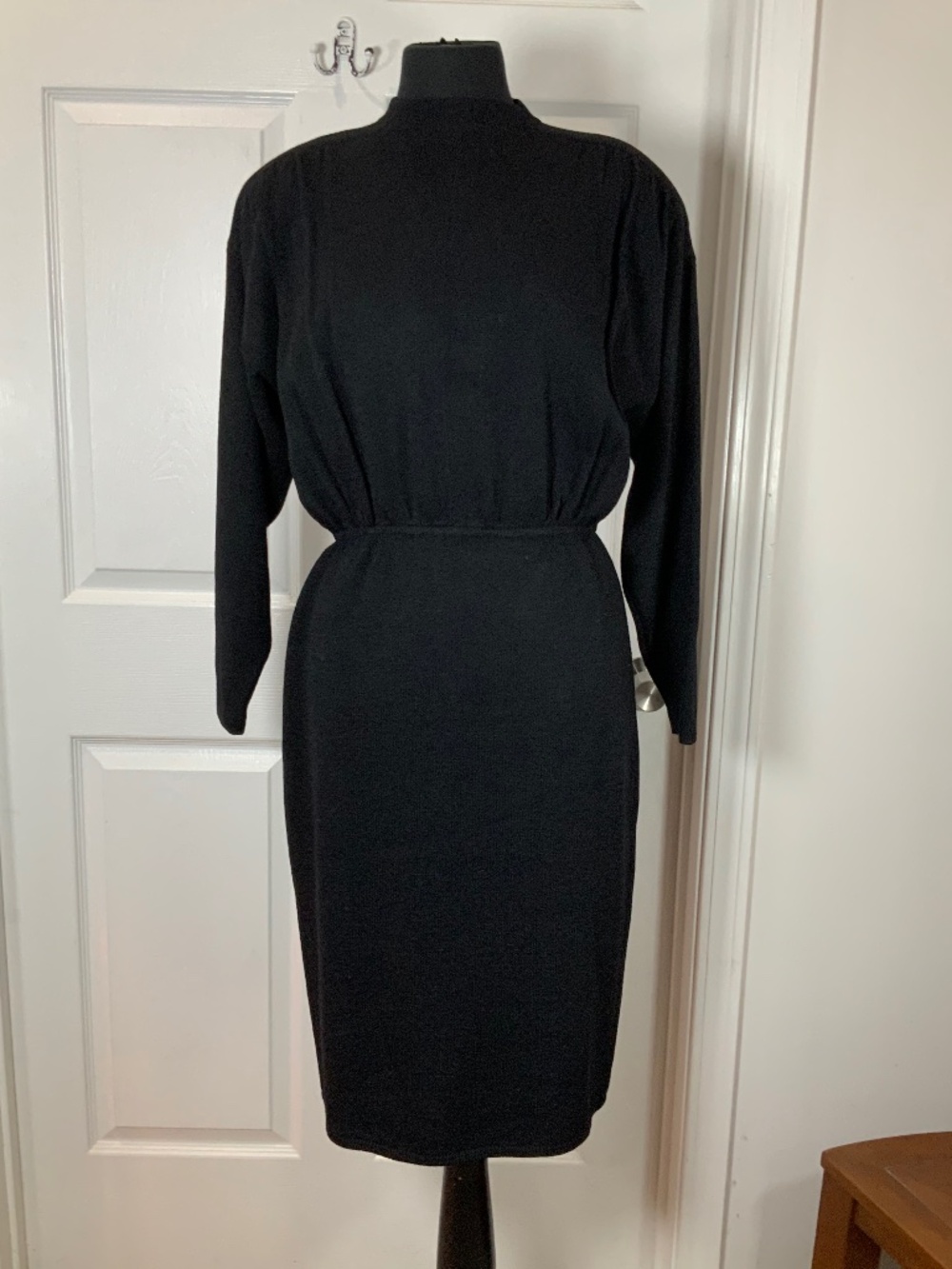 Vintage St. John Black Knit Sheath Dress Long Sleeve Quiet Luxury Size 8